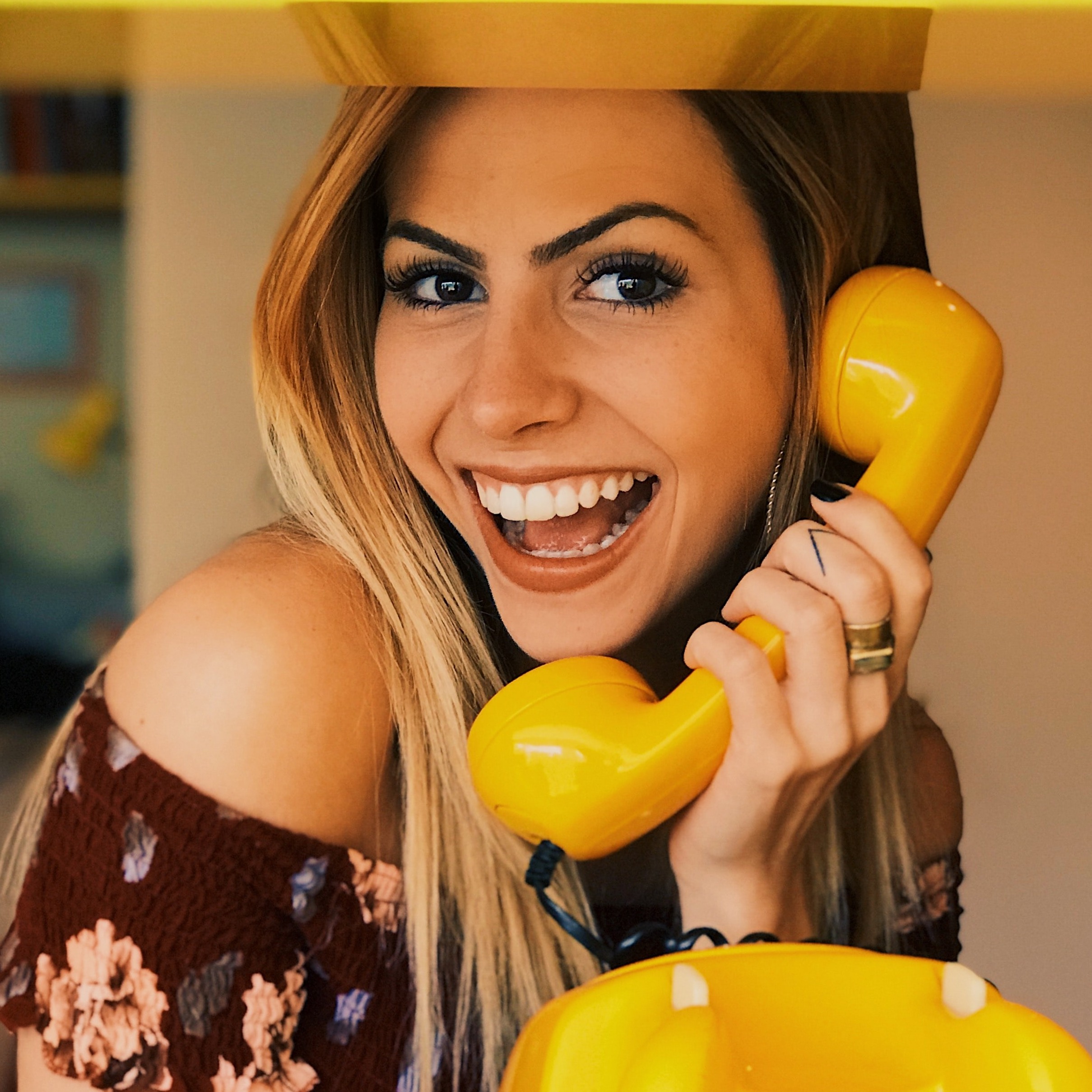 Varios perfiles para spot publicitario de telefonía